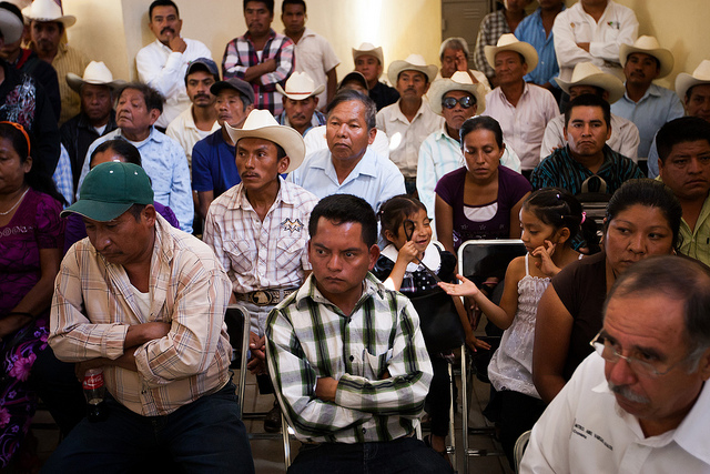 Asistentes a la reunión en Cuautitlán sobre la policía comunitaria