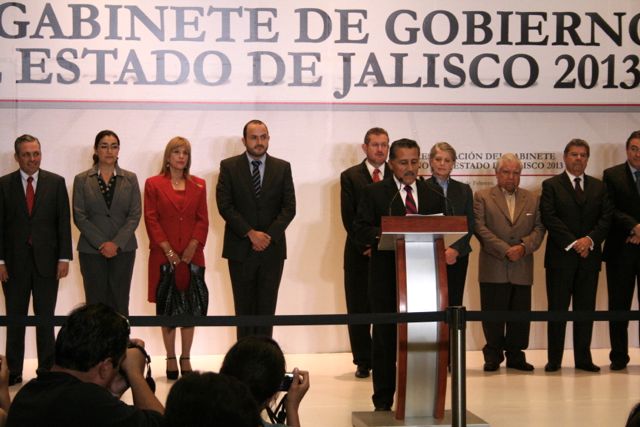 Magdalena Ruiz, segunda de izquierda a derecha, en la presentación del gabinete