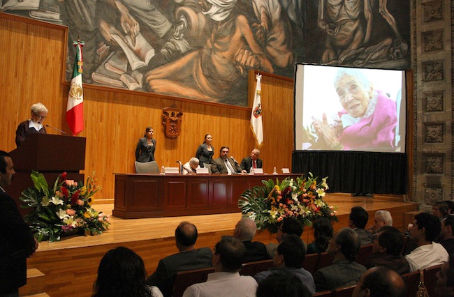 Luz María Villarreal de Puga en el homenaje por sus 100 años de vida.