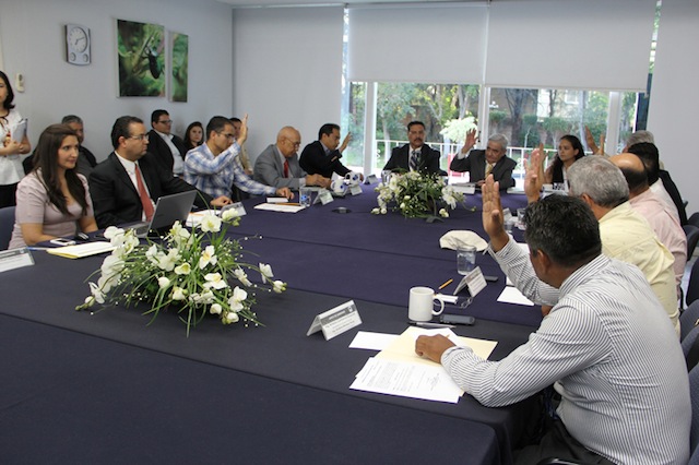 Sesión de la Junta de Administración de CEA, presidida por Enrique Dau Flores, para poner a Tito Lugo. Imagen: CEA