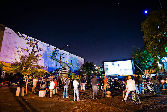 Función de cine en la Rambla Cataluña. Imagen: UdeG