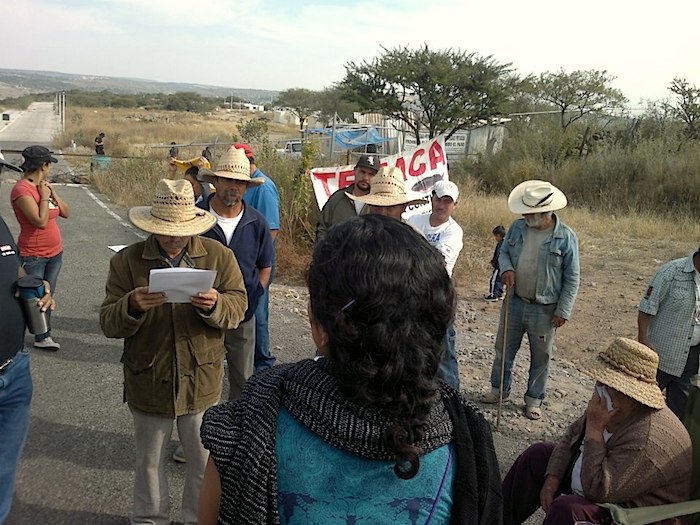 Manifestación del 27 de noviembre de 2012 por habitantes de Temacapulín. Imagen tomada del sitiod e Facebook de Guadalupe Espinoza