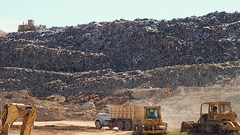 Imagen del basurero EL Gavilán, de Puerto Vallarta, proporcionada por Carlos Álvarez Flores, que se tomó presuntamente el 11 de mayo de 2014