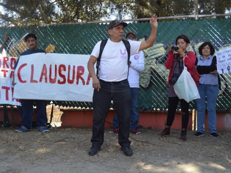 Manifestantes contra la Arena Guadalajara protestan en la Calzada Independencia. Foto: Abi López